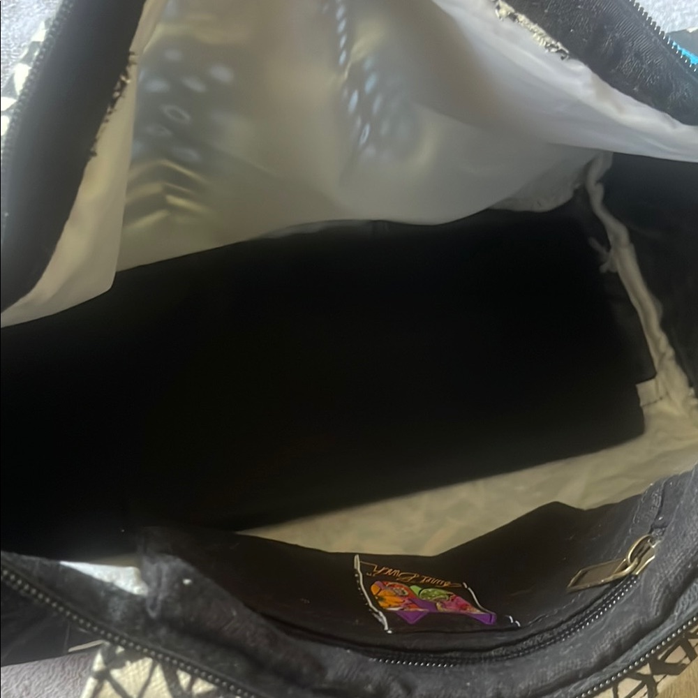 Laurel Burch Black and Blue Tote with Chevron Pattern in a pristine condition - Picture 10 of 12